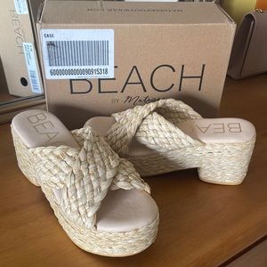 New, never worn Beach by Matisse raffia sandal Size 9